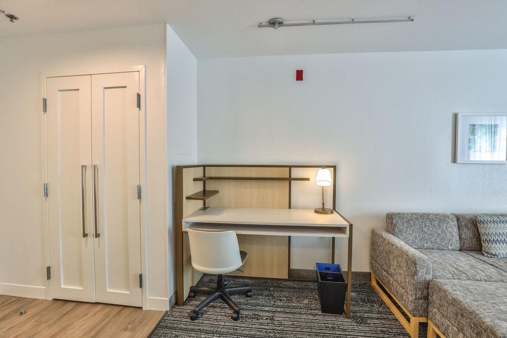 Alluxsuites At 1876, Ascend Hotel Collection Tallahassee Exterior photo