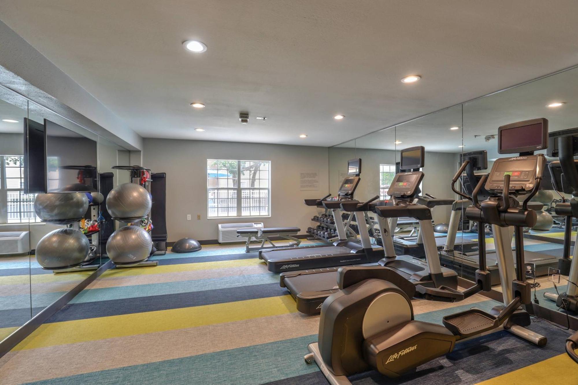 Alluxsuites At 1876, Ascend Hotel Collection Tallahassee Exterior photo