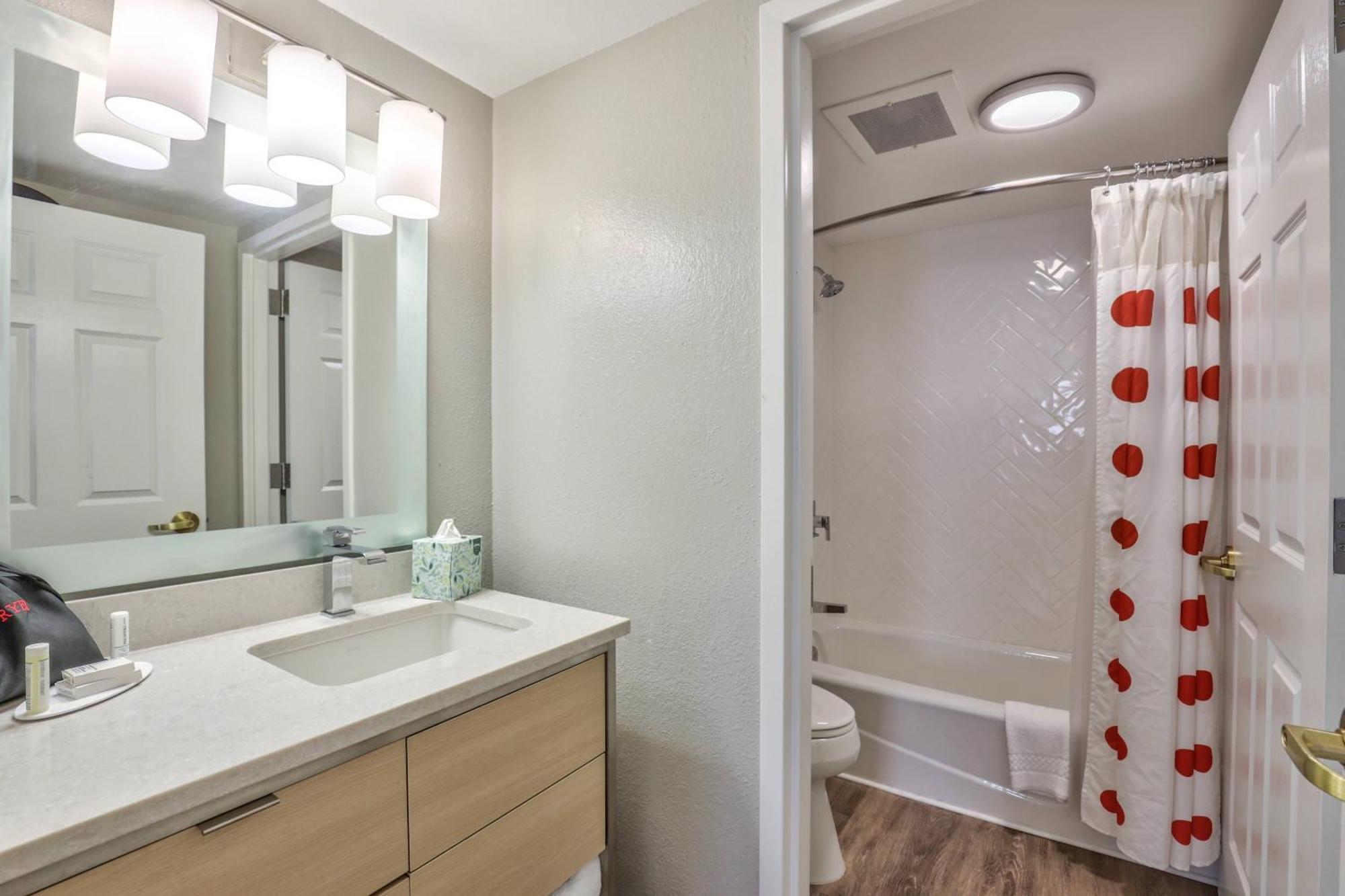 Alluxsuites At 1876, Ascend Hotel Collection Tallahassee Exterior photo