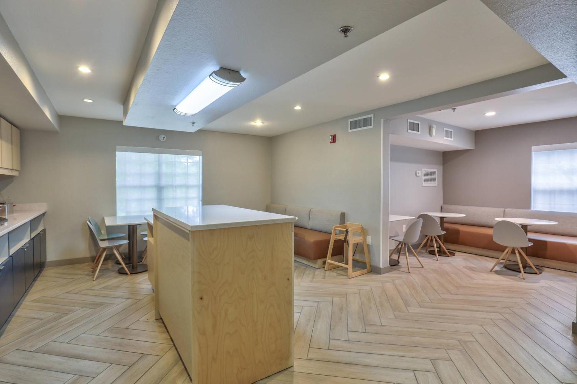 Alluxsuites At 1876, Ascend Hotel Collection Tallahassee Exterior photo