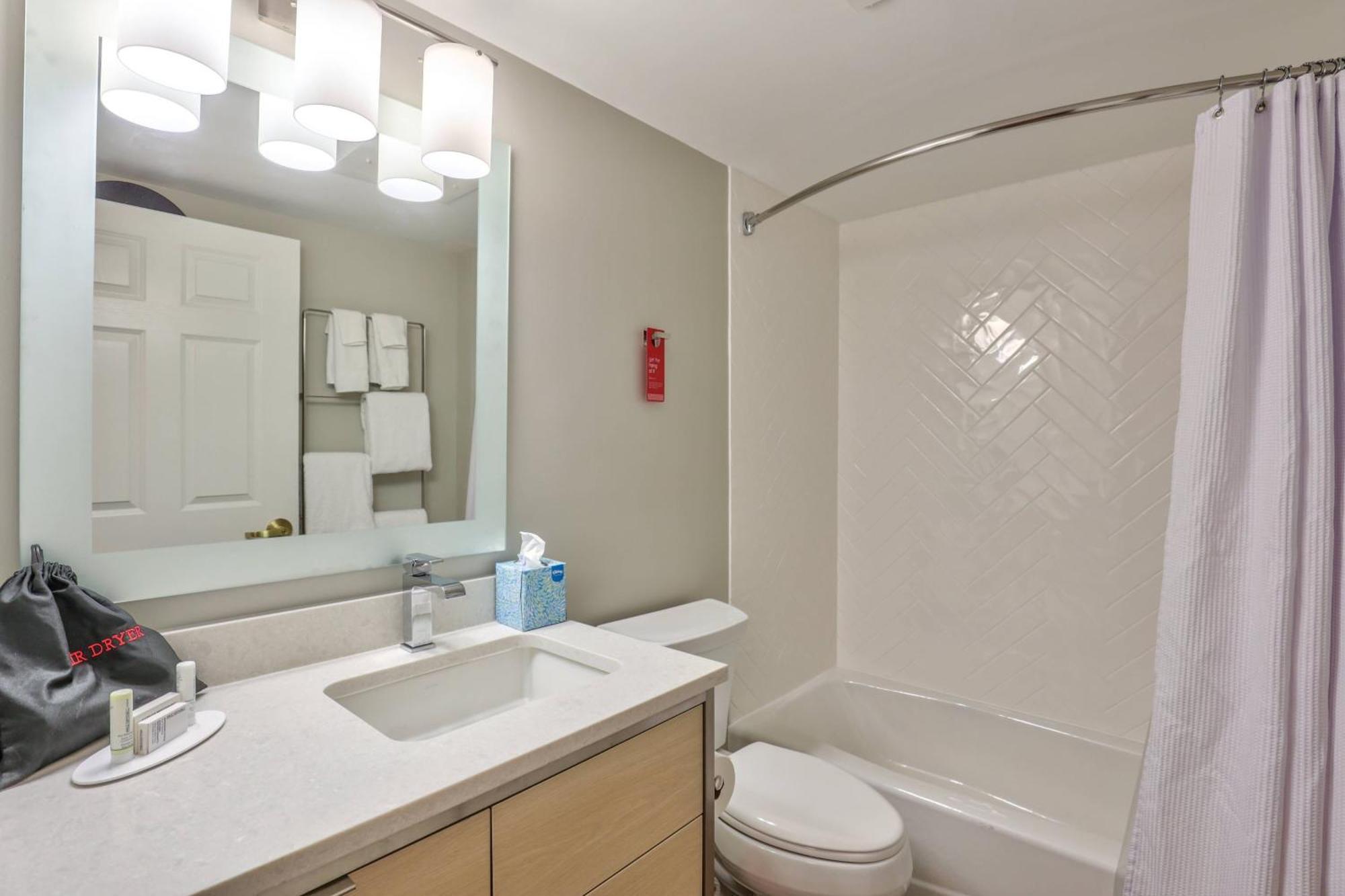 Alluxsuites At 1876, Ascend Hotel Collection Tallahassee Exterior photo