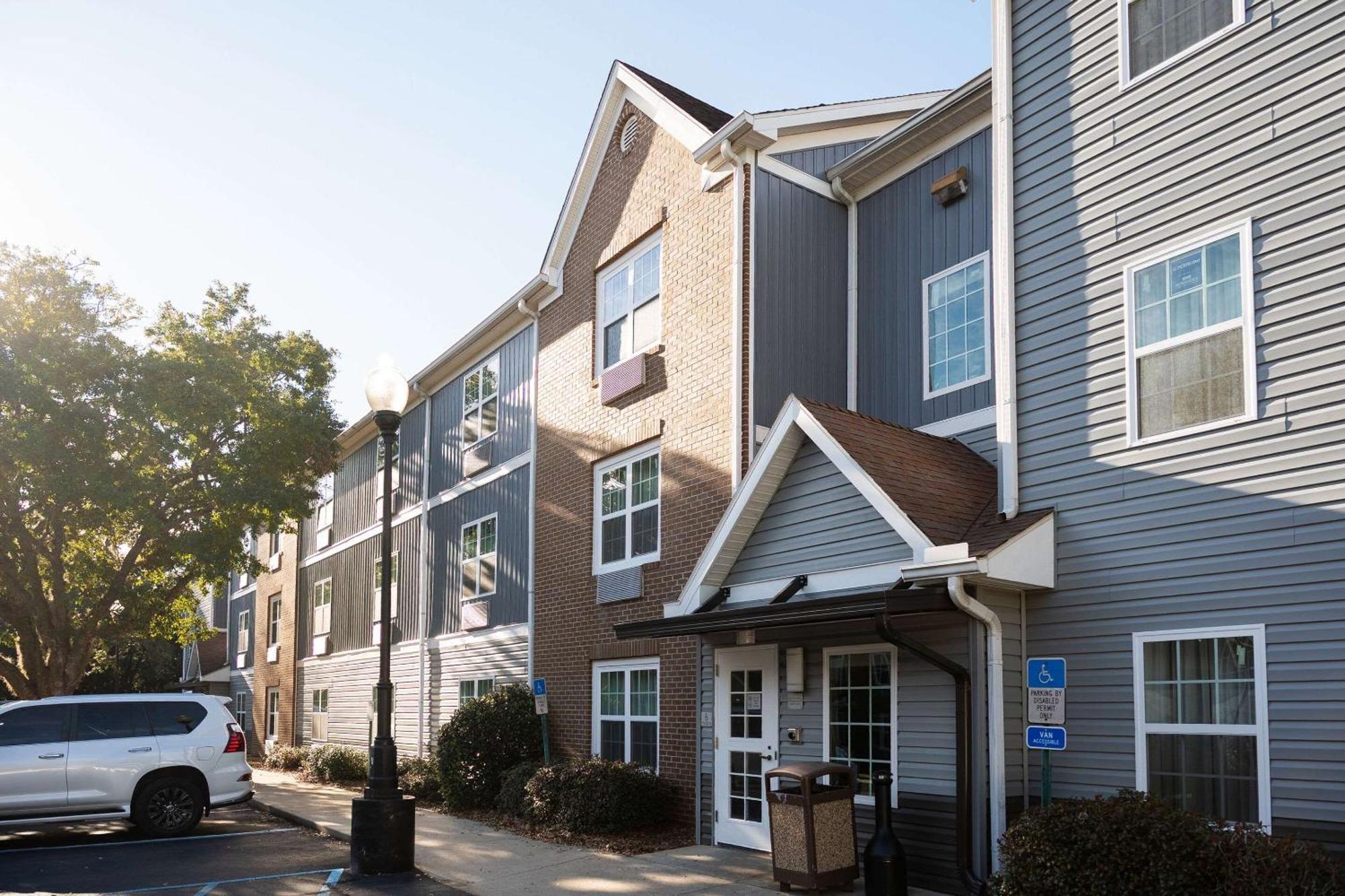 Alluxsuites At 1876, Ascend Hotel Collection Tallahassee Exterior photo